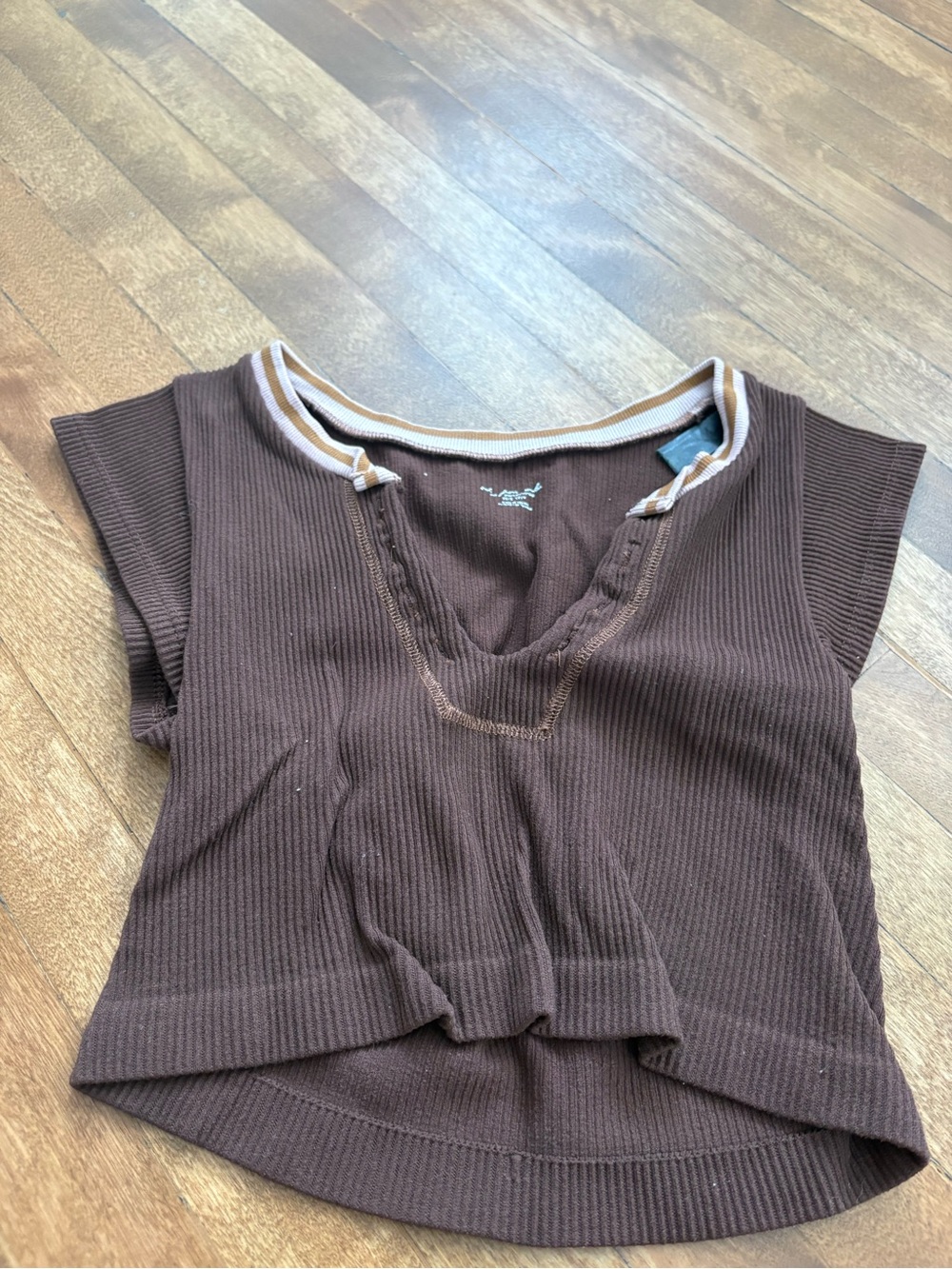 Urban Outfitters Brown ribbed baby tee/ V neck/ Size XS/S